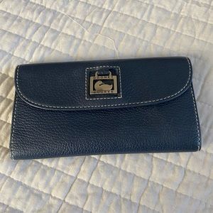 Dooney and Bourke wallet